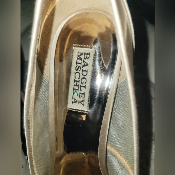 Badgley Mischka Glittering Silver Heels - Picture 3 of 16